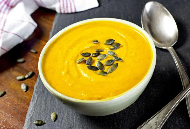 Supa crema de dovleac cu legume: Deliciul Culinar al Sezonului Rece
